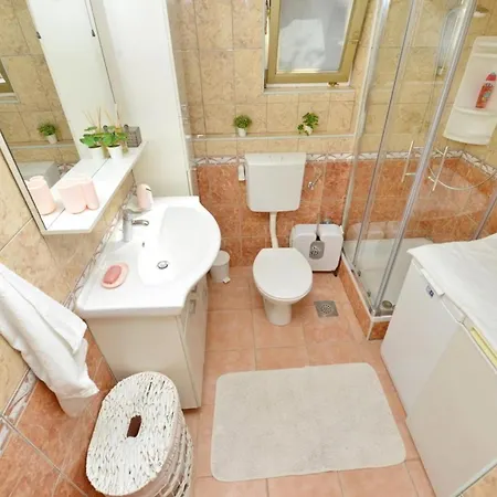 One Bedroom Sleeps 2 - Private Garden Apartament Zadar